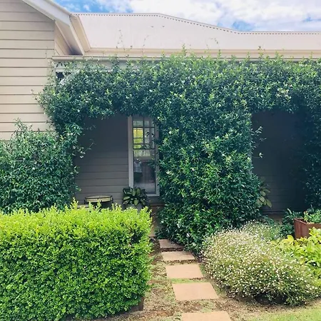 Lenore At Armidale Exterior photo